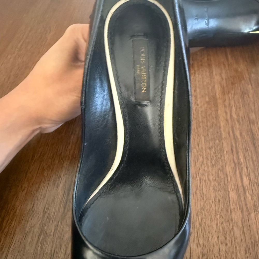 Louis Vuitton Sleek Black Pointed Heels - Picture 6 of 9